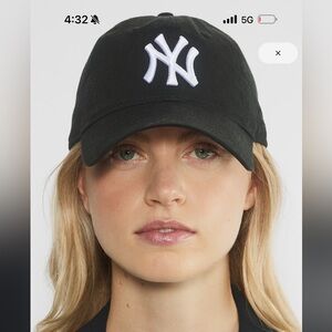 Aritzia Black Women's Cap